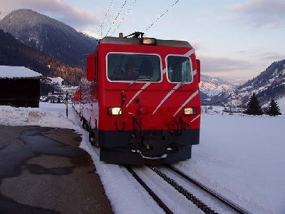 Bahnhof Acla etwa 5min Fussmarsch von der Talstation entfernt.