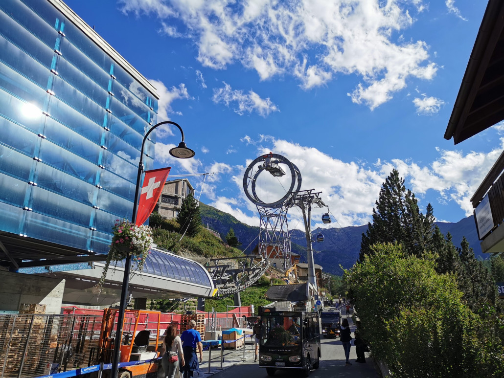 Der Stützenbau zu Zermatt scheint abgeschlossen