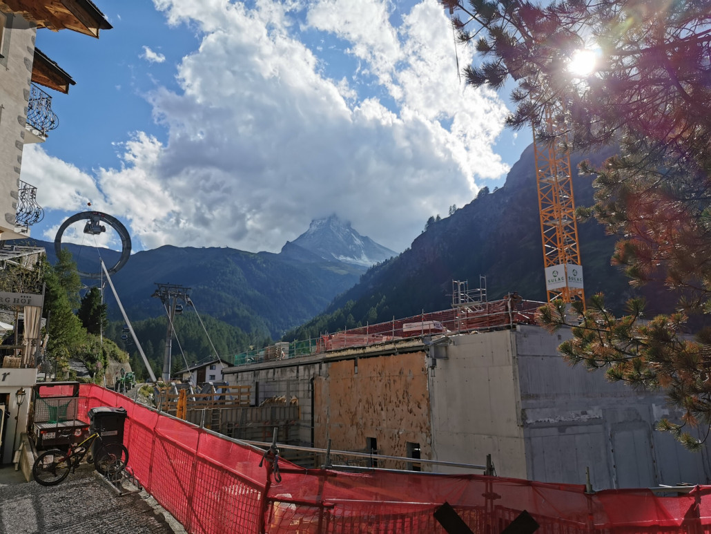 Die Baustelle am Stationsgebäude, auch in den folgenden Bildern: