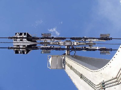 Laufwerk. komischerweise mit Klemmköpfen statt Poller