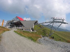 Stationsgebäude in der Totalen
