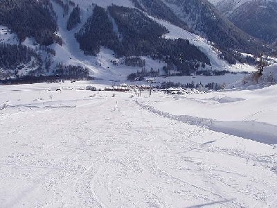 Erschliesst zudem 2 Pisten.