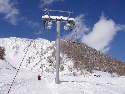 Im Feldlift 245 Höhenmeter auf 902 Meter Strecke. Immerhin besser wie in Geschinen