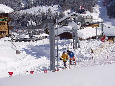 Talstation. Typischer Bühlerlift von Von Roll