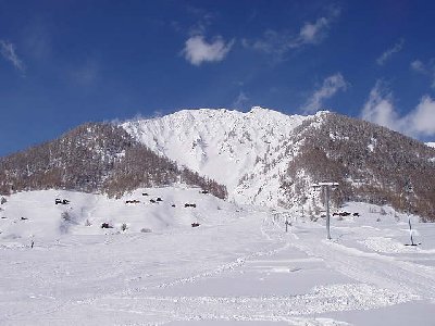 Ich wies nicht welche Versicherung einen Lift versichert der genau auf den Lawinenkegel steht. Muss aber gehen. Baujahr 1998