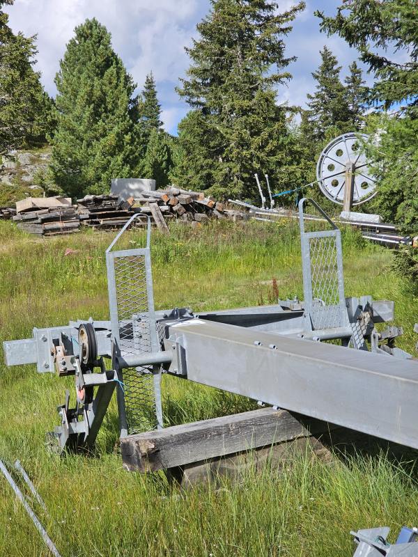 Der Vorgänger-Schlepplift wird erstmal eingelagert. Die Chancen stehen nicht schlecht, dass er später einmal auf der Kornock-Seite wieder aufgebaut wird.