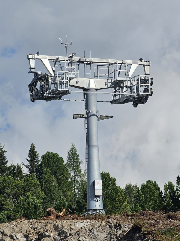 Stütze mit Wechsellastroba.