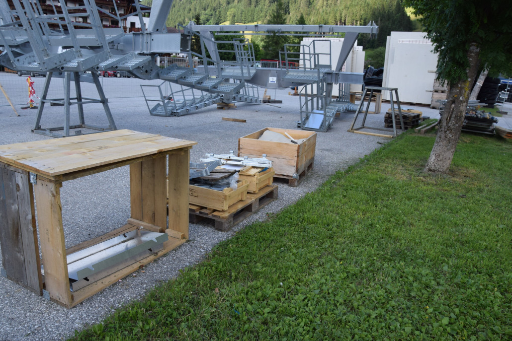 Materiallager am Parkplatz