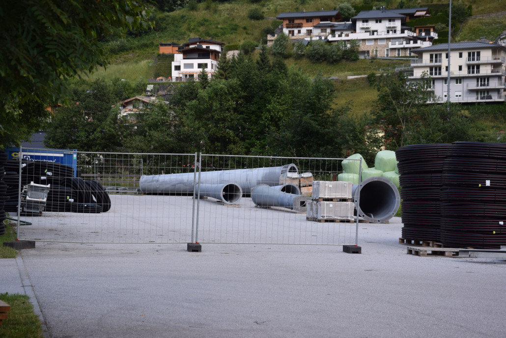 Materiallager am Parkplatz
