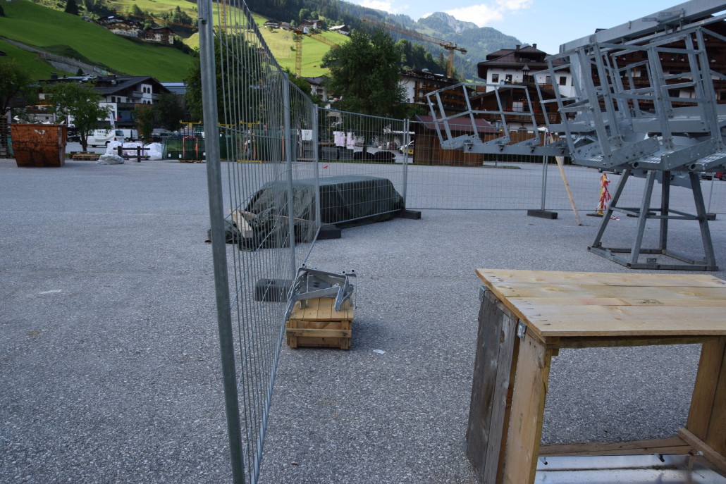 Materiallager am Parkplatz