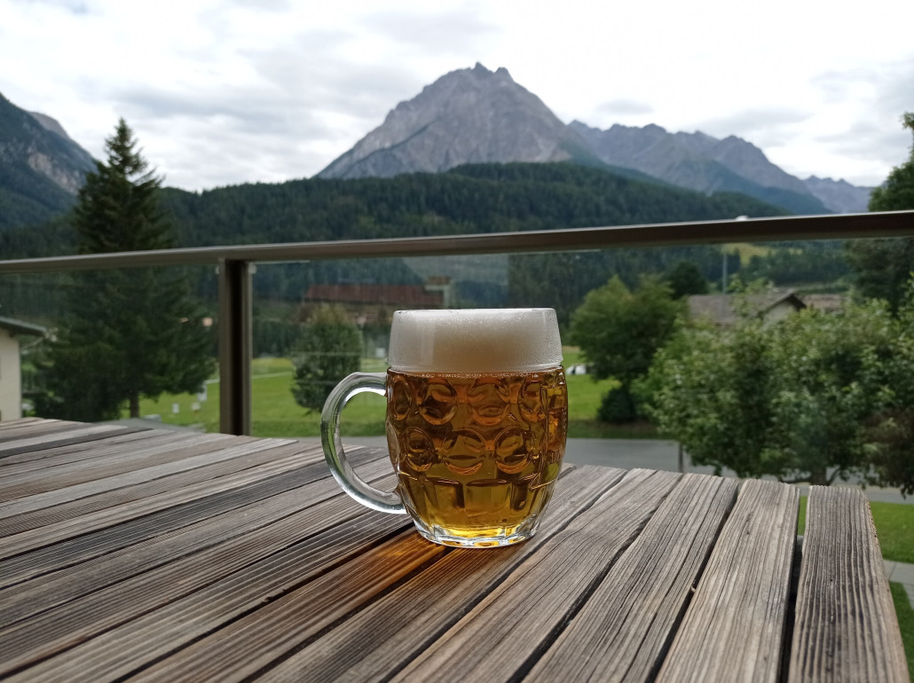 Blick von der Terrasse der Jugendherberge in Scuol am 27.07.