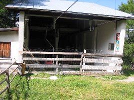 Talstation des Trojer-ESLs: Der Zaun stellt für einen echten Alpinforumler kein nennenswertes Hindernis dar