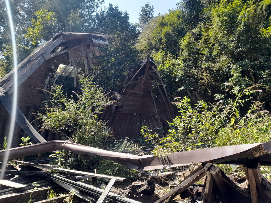 mittlerweile eingestürzte Tennishalle