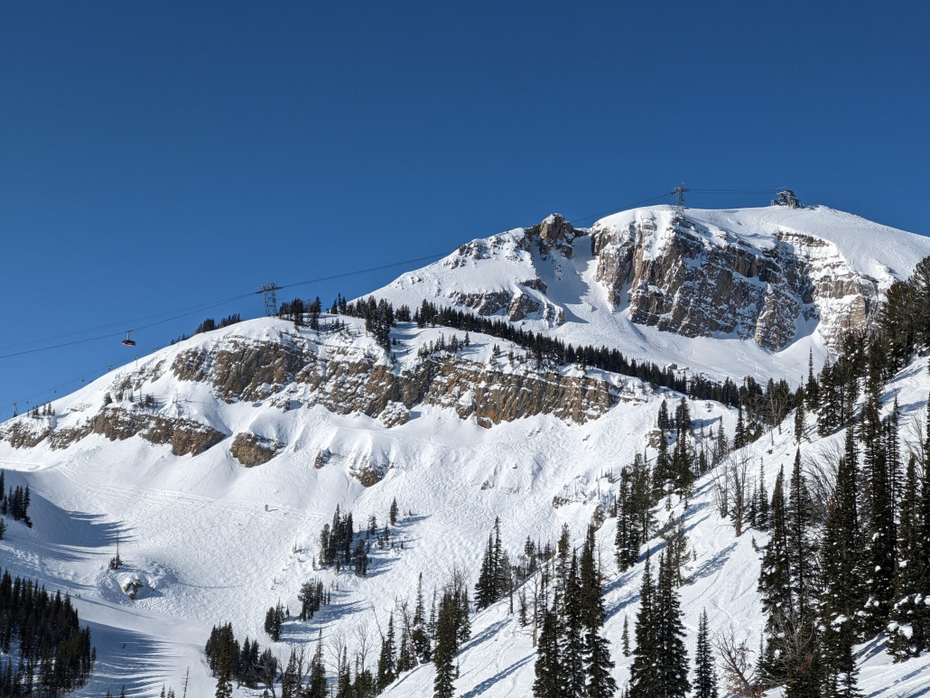 Zoom zum Gipfel, Rendezvous Bowl und Corbet's Couloir