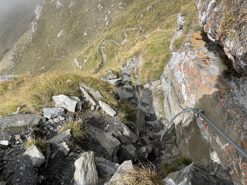 Blick zurück. Als nicht mässig erfahrener Wanderer war ich um die Seile nicht unglücklich.