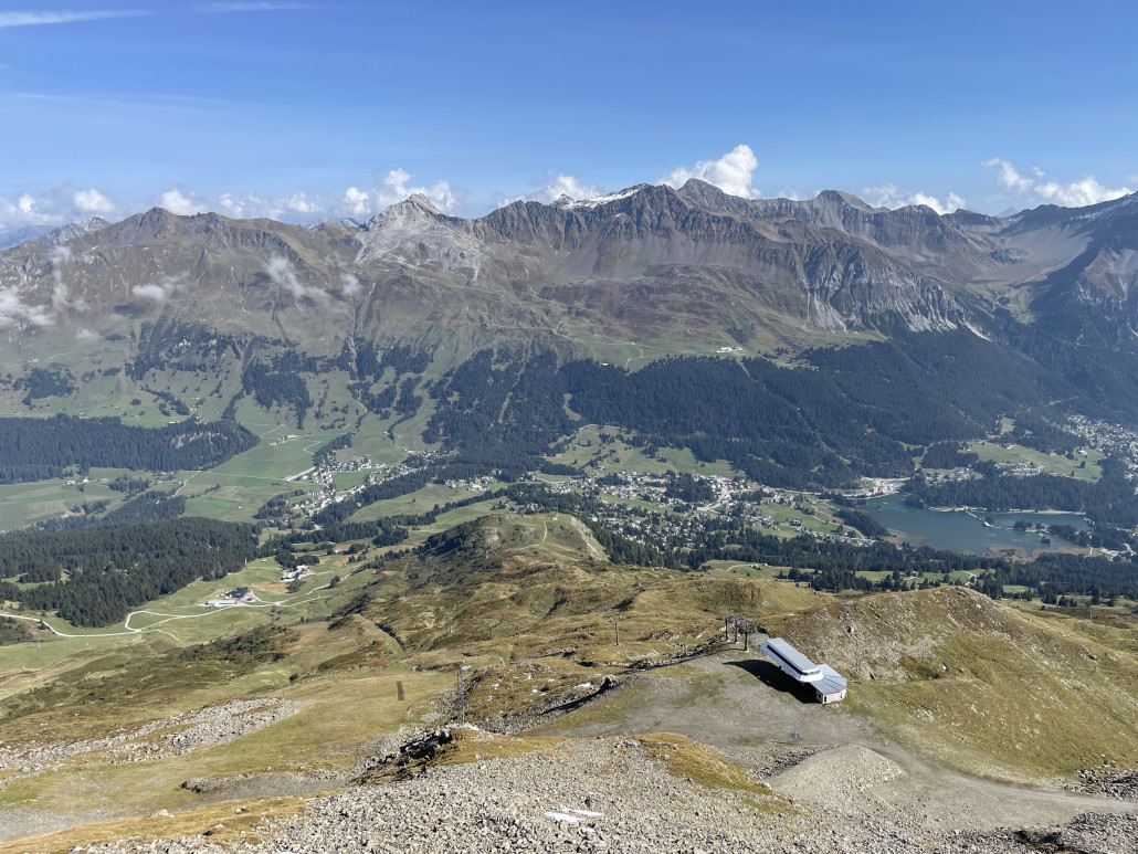 Schon oft habe ich von der Station aus hoch geschaut, heute gab es das erste Mal überhaupt den Blick nach unten: Bergstation Sesselbahn Stätzerhorn.