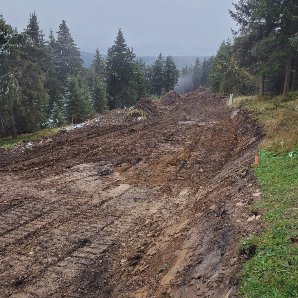 Höhe Einmündung der Piste vom Gipfel des Fichtelberges