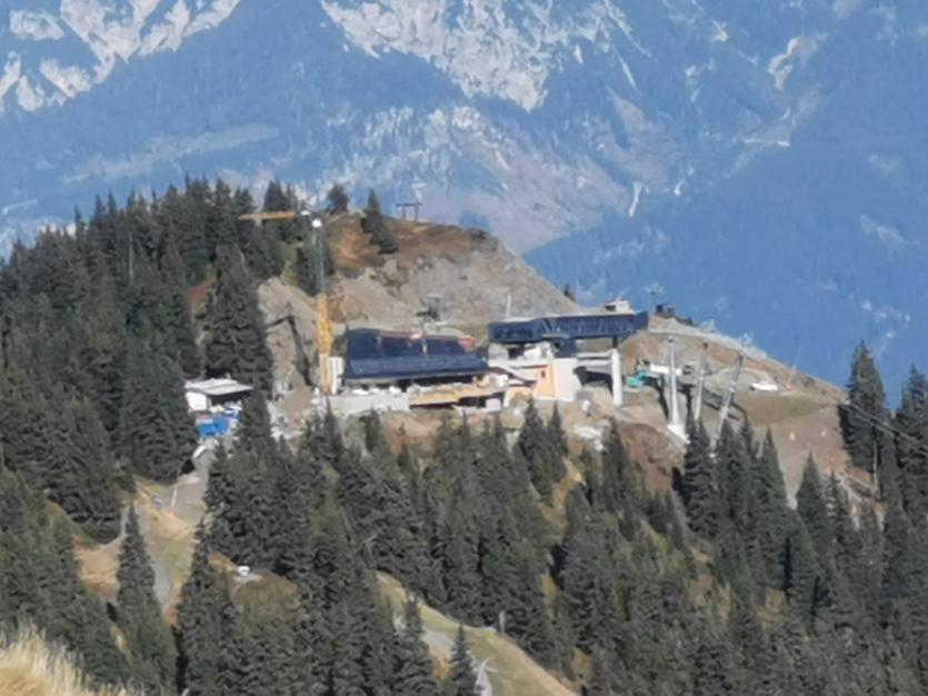 2. Bergstation mit ebenfalls neuem Sonnkogel Restaurant..jpg