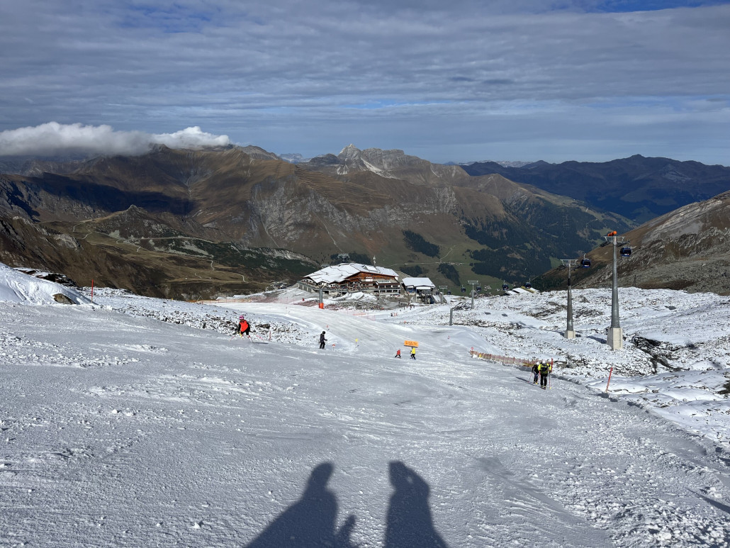 Hier hatte es einige Steine und der Schnee ist bräunlich