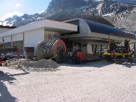 Talstation der neuen Seiterkarbahn mit dem Förderseil von Teufelberger