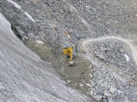 Bagger und neues Stützenfundament