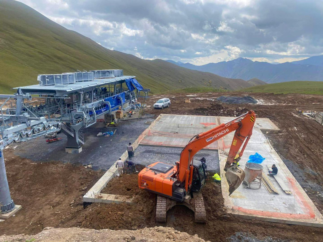 Gudauri New Lift 3 Midel Station.jpg