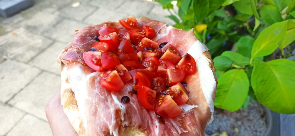 Unterseite ohne Käse und Deckel