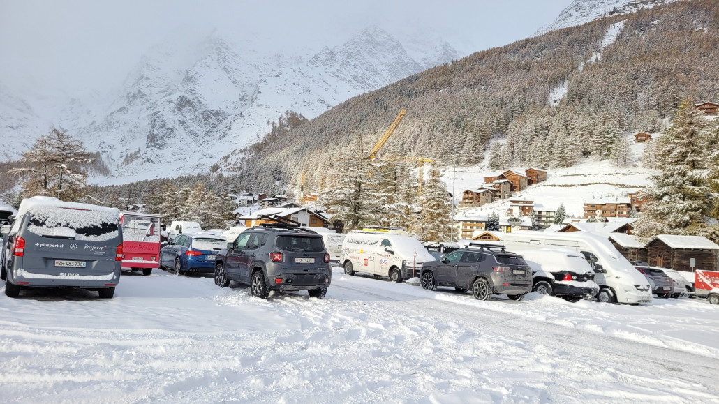 Neuschnee auch am Parkplatz