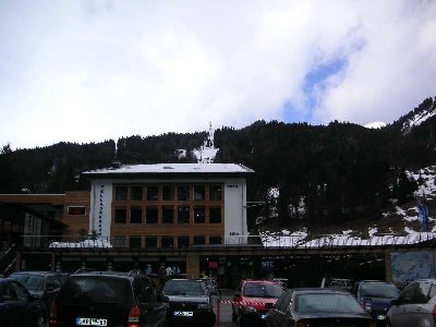 Die neu gestaltete Talstation