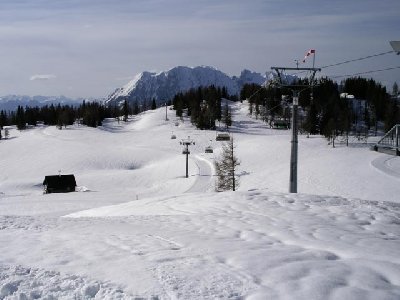 4-CLD-B Bergbahn Tauplitz / Sektion II, im Hintergrund der 2.351 m hohe Grimming