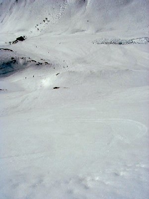 Val Val: Nette Variantenabfahrt in den Südwesthängen des Crispalt, vom Startort aus gesehen (April 1999)