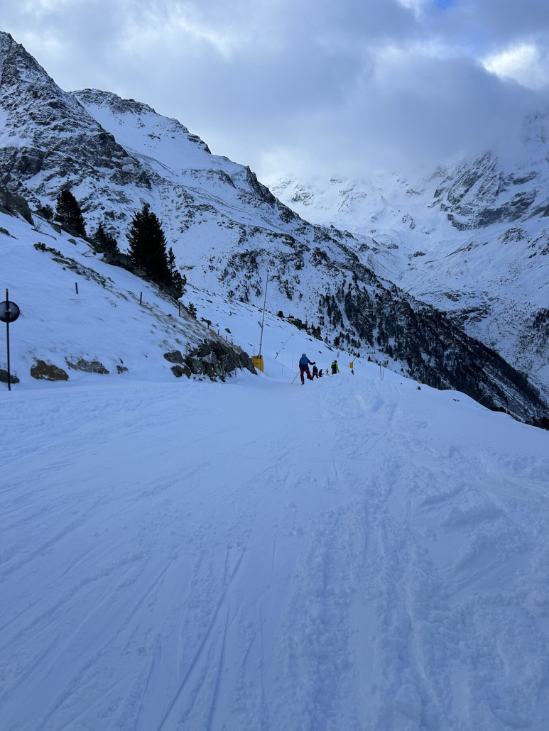 Die Pisten sind so wie man es sich vorstellt: Neuschnee und viele Leute - es macht trotzdem Spaß