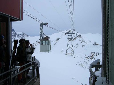 Stockhornbahn und Stockhorn vom Hohtälli aus gesehen.