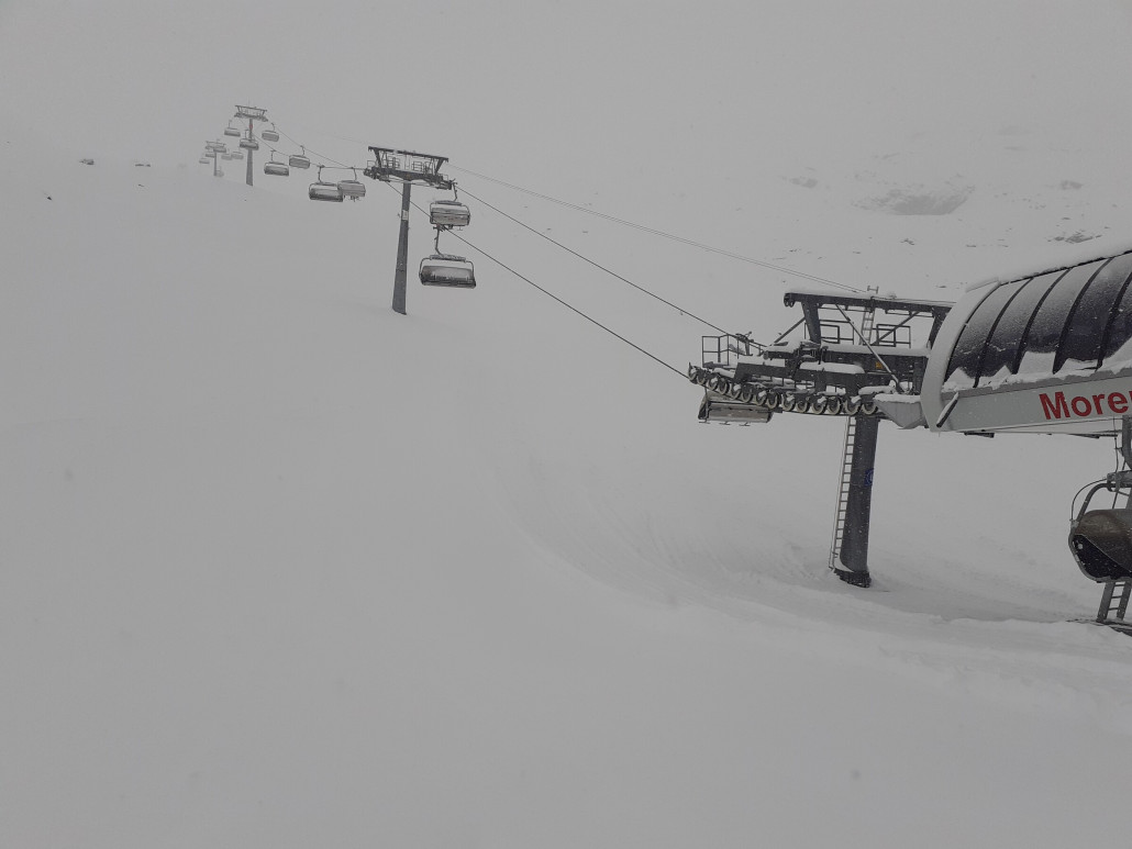 KSB Morenia mit Piste 6 Moräne, die dank guter Schneelage und Beschneiung evtl. auch  bald öffnen könnte...