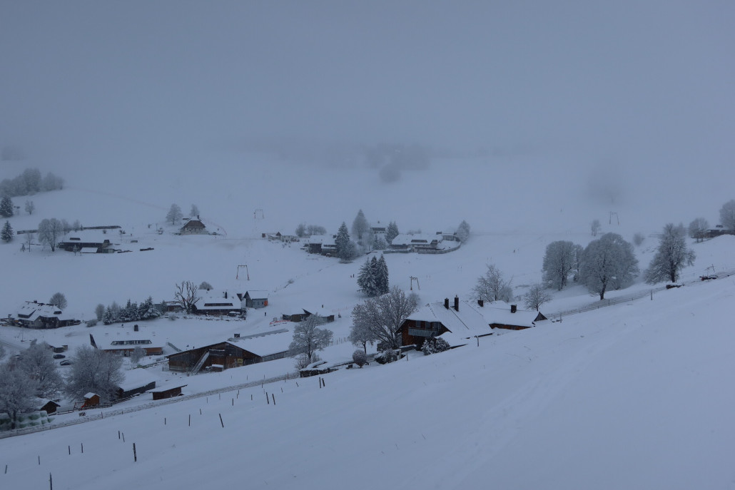 Auf dem Weg zum Rotlache mit Rosshang und Poche im Blick