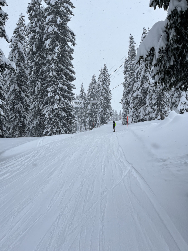 Alles schön verschneit. Später noch runter ins Tal über die Verlängerung der 64 (Spinas?). Das war aber nicht gut, da fast keine Sicht (Schneekanonen).