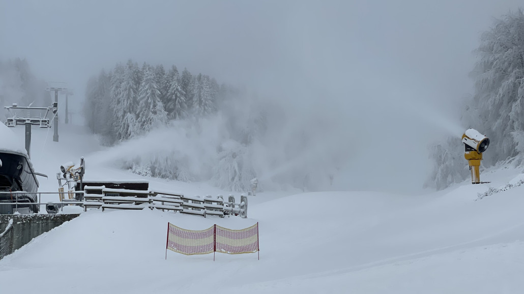 Wie hoch ist die Beschneiungsanlagendichte in Winterberg? Ja! (Blick von der Talstation Kleine Büre)