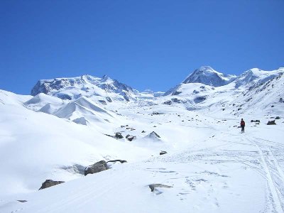 Unten auf dem Gornergletscher angekommen. Im Hintergrund Monte Rosa und Liskamm