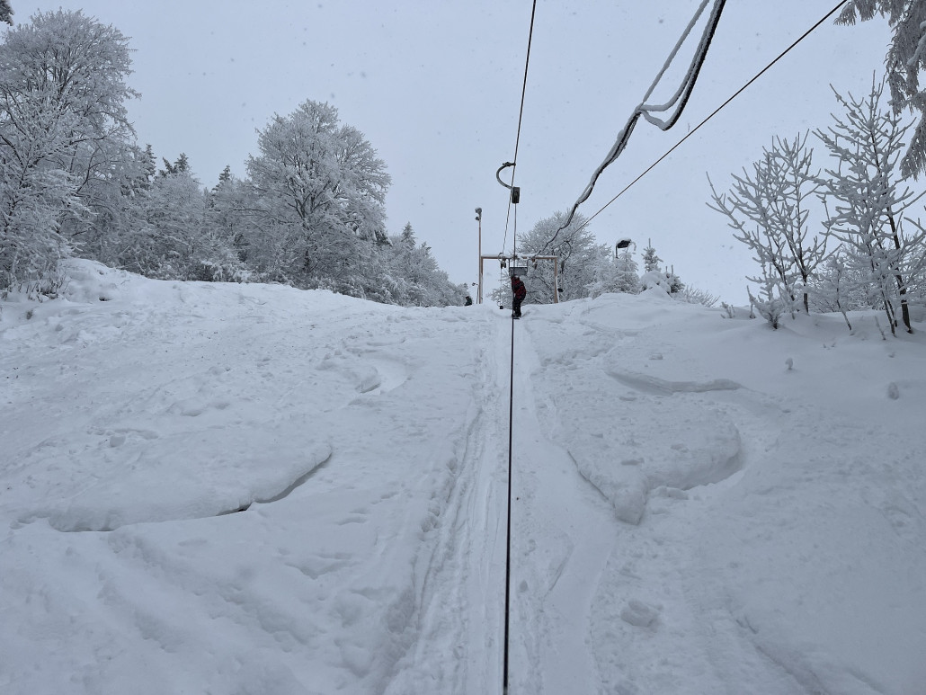 Oberer Teil vom Steilhang nur eingefahren, man sieht hier und da den Untergrund