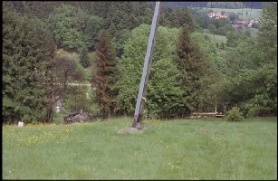 Blick von Stütze 1 auf den Talstationsbereich. Links die Reste vom Lifthäuschen.