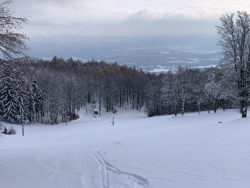 Blick Talwärts auf die Talstation von Lift C - Hrobska --- Bild vom 29.11.2023