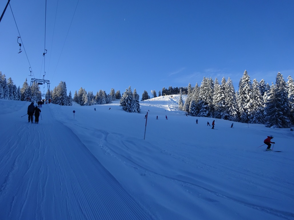 Und wieder im Hochälpelelift, für einen Wochentag war ordentlich was los auf den Pisten