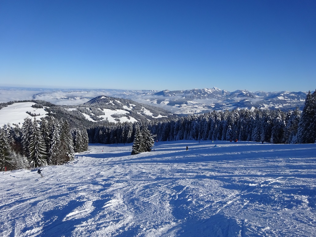 Im Laufe des Tages waren die Pisten dann etwas aufgefahren, durch griffigen Naturschnee aber halb so schlimm