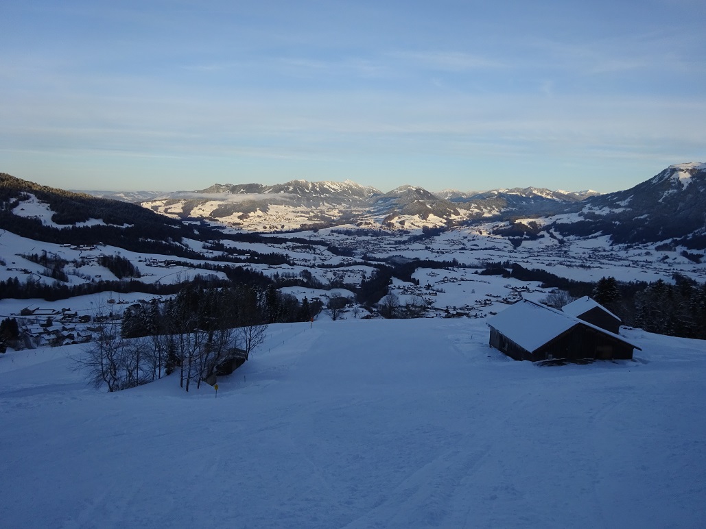 Und bei der letzten Abfahrt. Der Lift stand bereits, ich genoss noch 2,3min. die angestrahlten Berge ehe es nach Hause ging