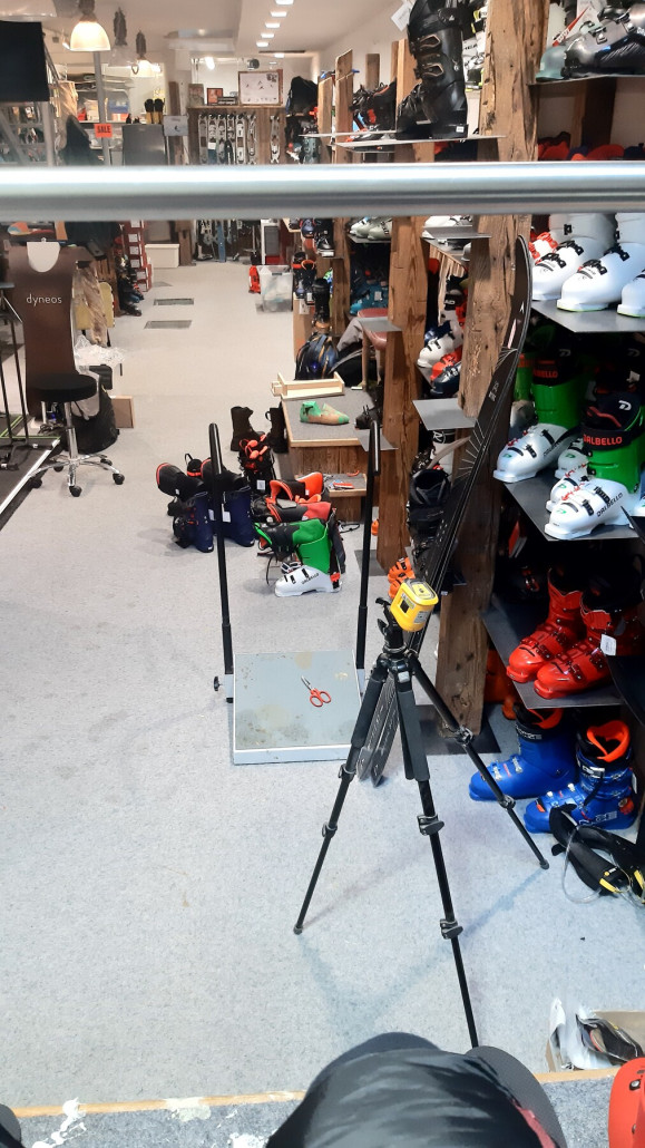 ^^ Durch's noch fast unbefahrene Steissbachtal ging es flott zum "Pitstop" zurück nach St. Anton. Die Vorfreude auf die neuen Skischuhe ab morgen ist immens  :D .<br />Anschließend mit der Galzigbahn hinauf zum Mittag und die Abfahrt nach St. Christoph.