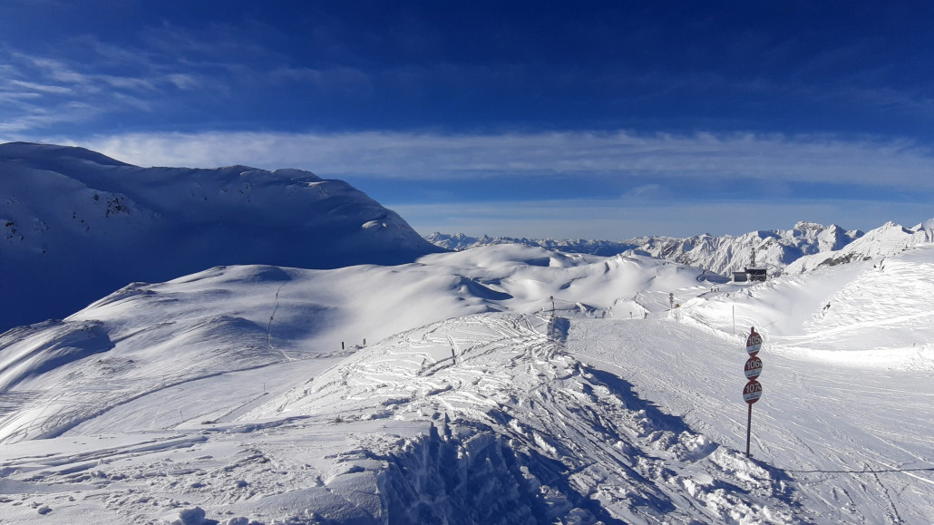 ^^ Einiges an Tourengehern unterwegs.<br />Folgend bin ich die Abfahrt bis nach Stuben hinab gefahren, schließlich ist die neue Albona 1 zu zeigen. :wink: