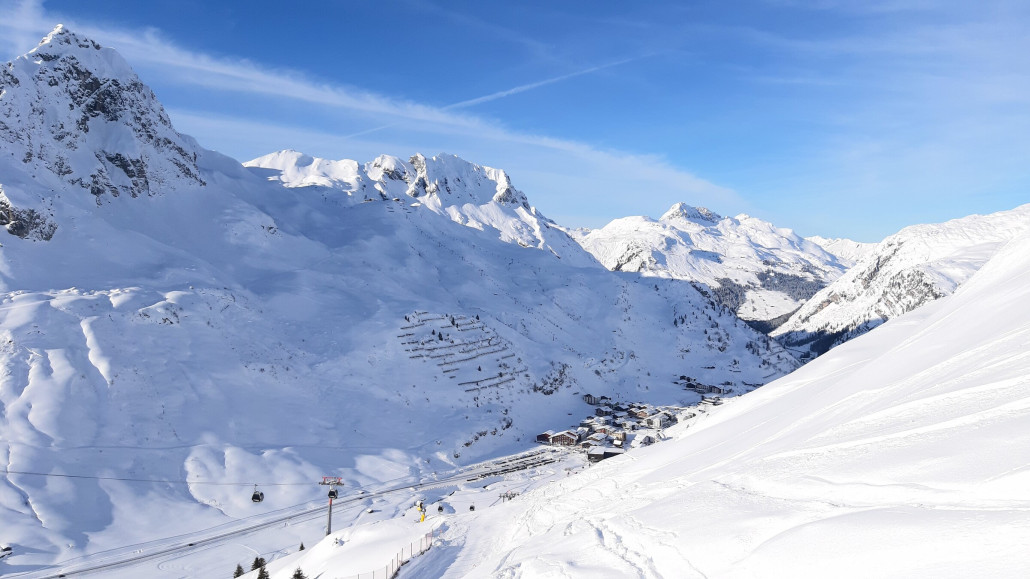 ^^ Blick in den Ort von Piste "Balmen"