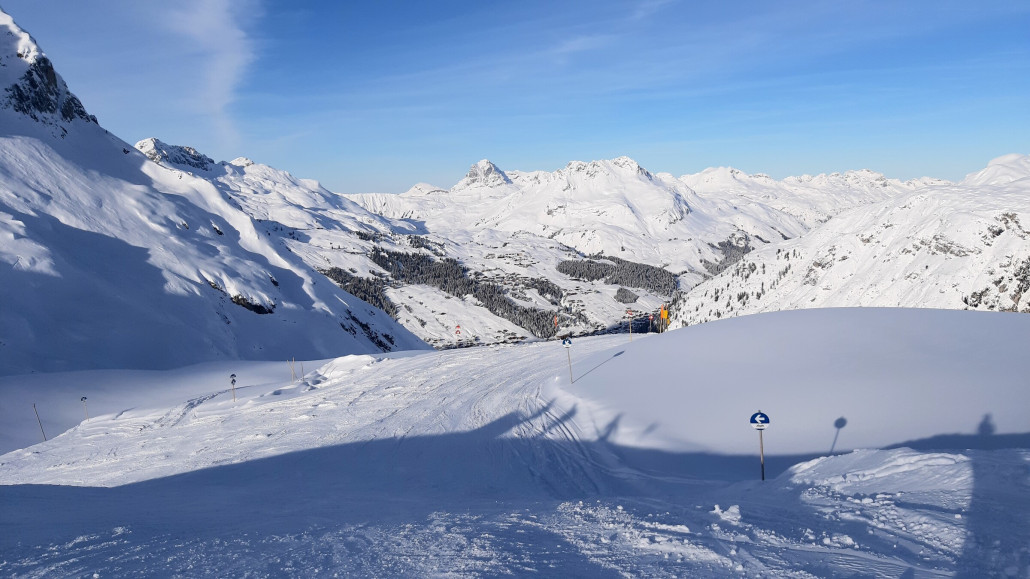 ^^ Aussicht Richtung Lech<br />Da dann doch nicht mehr so viel Zeit blieb, ging es schon wieder nach Zürs hinab.