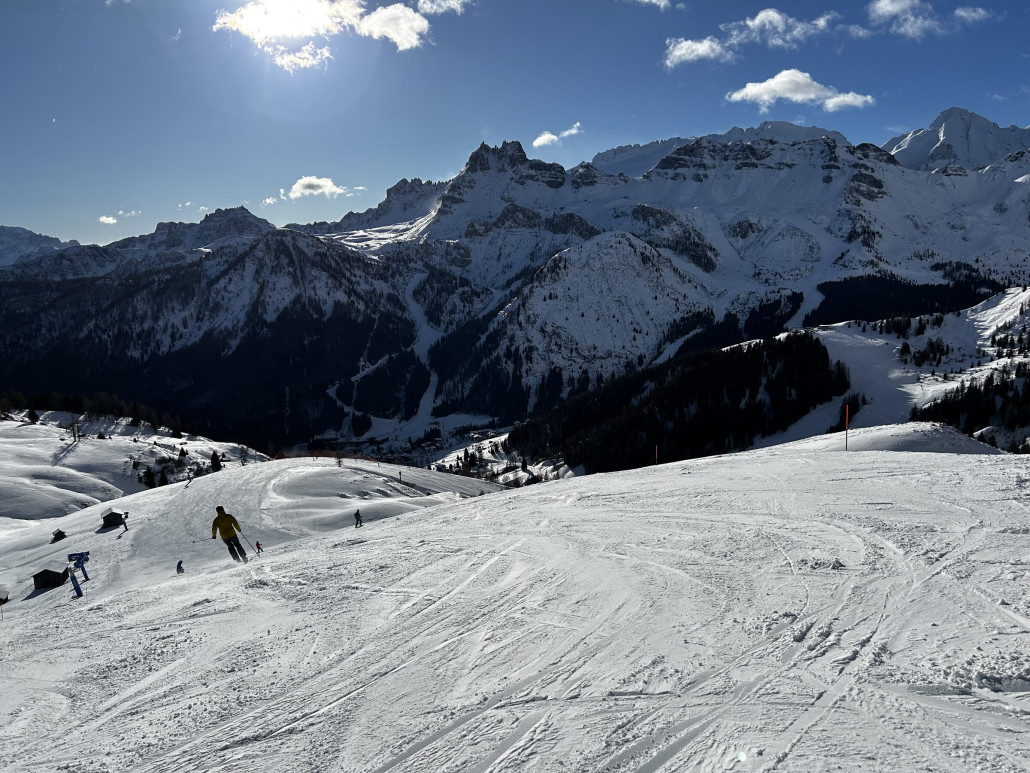 Die Schrift am Probesessel vom Le Pale wurde nun komplett entfernt. Also Ersatz auch unbestimmt verschoben.. Marmolada und Porta Vescovo sehen lecker aus.