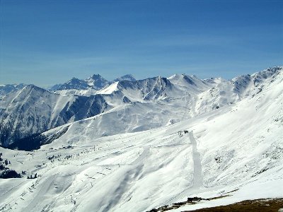 Blick über das ganze Skigebiet hinweg (Masner ausgenommen)